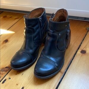 Women's Pikolinos black leather bootie